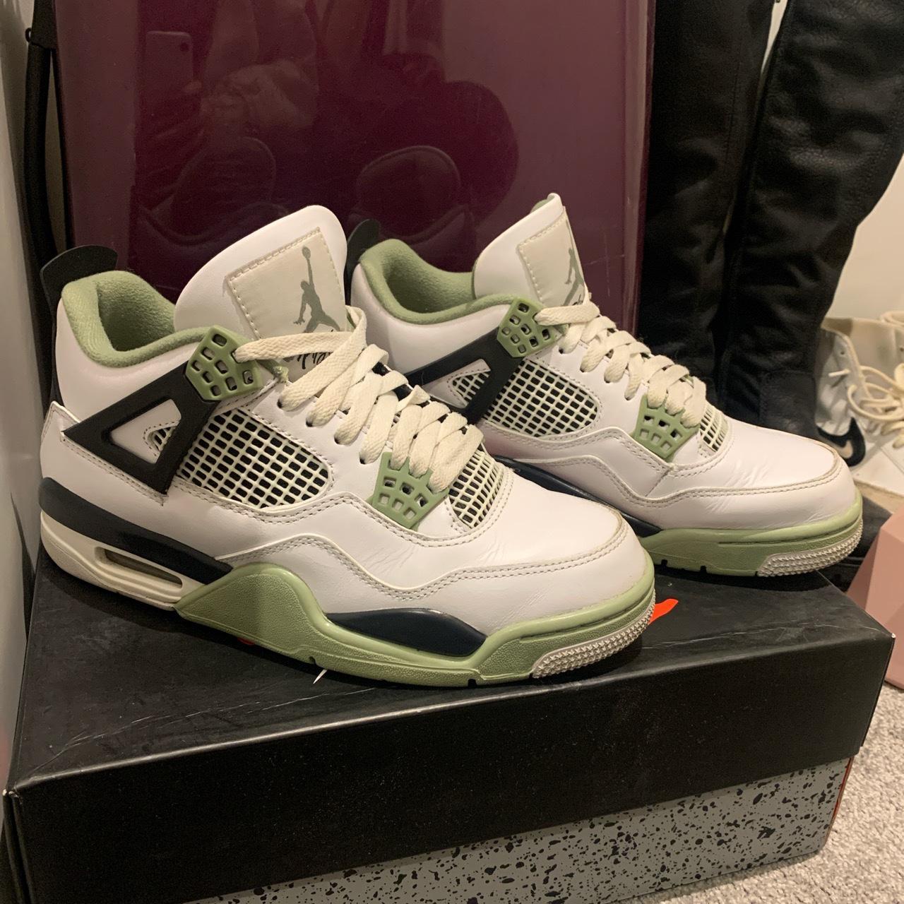 jordan 4 seafoam/ oil green W -worn a few times but... - Depop