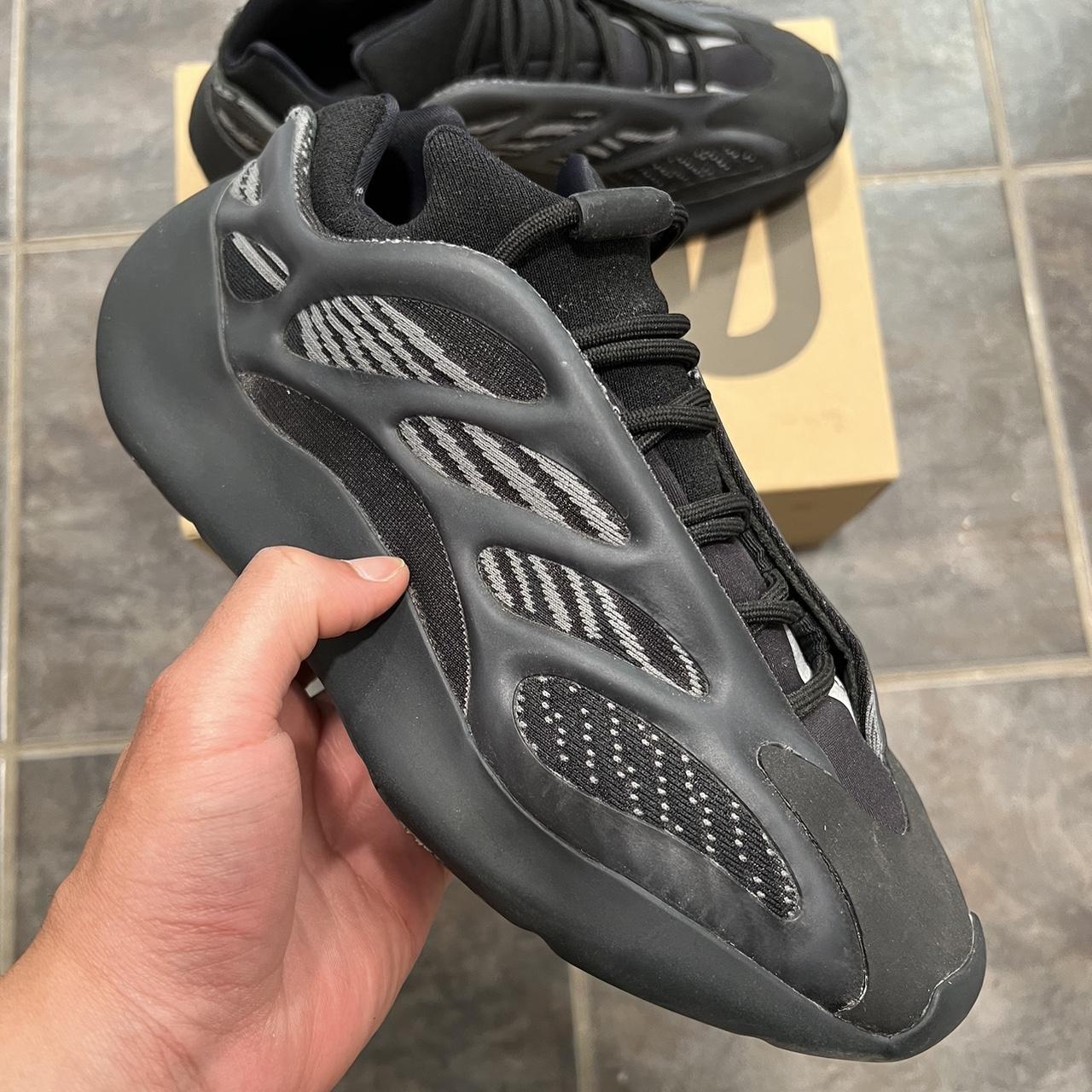 yeezy 700v3 black