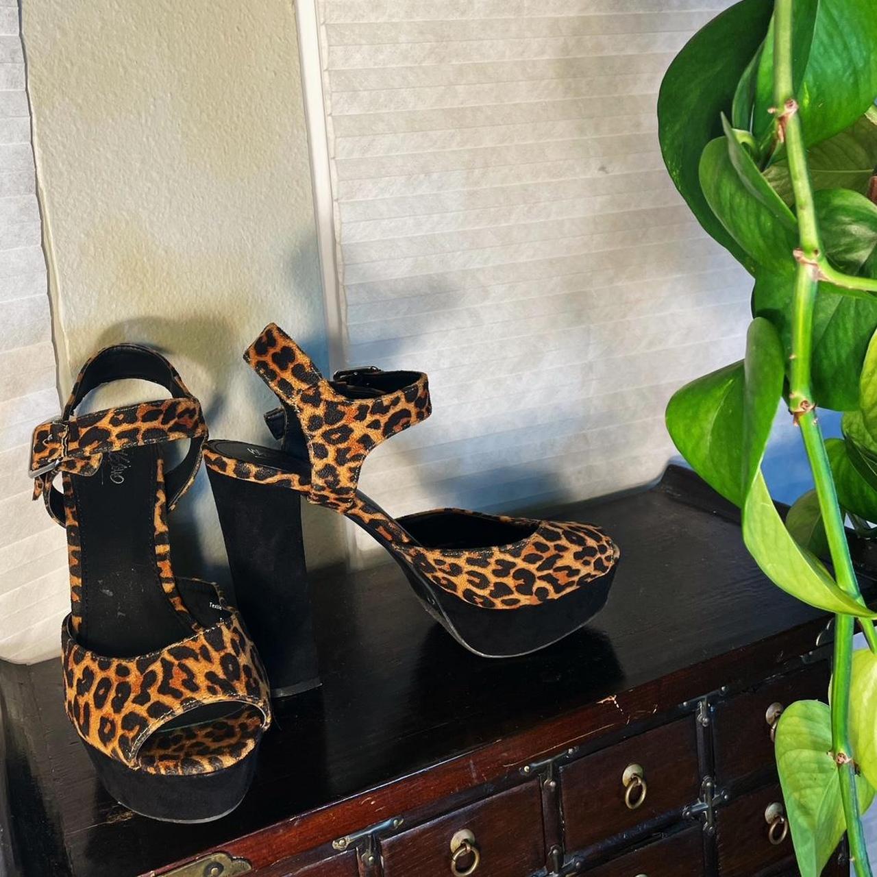 Mossimo cheetah print platform peep toe high heels