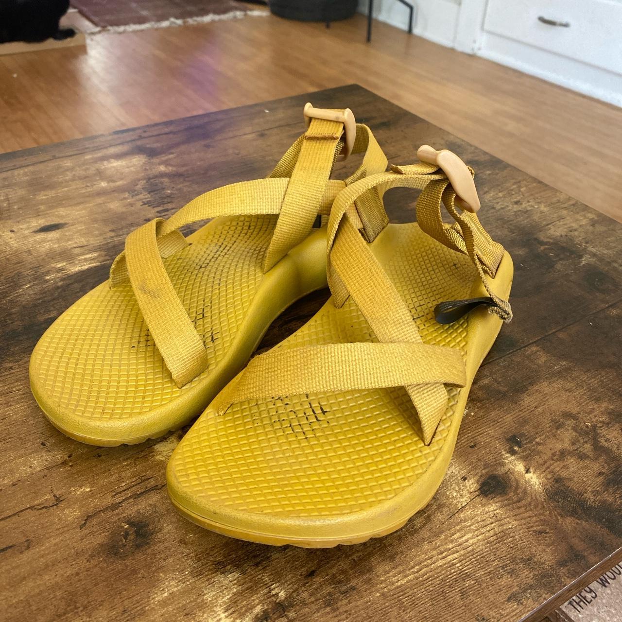 bayetta orange chacos