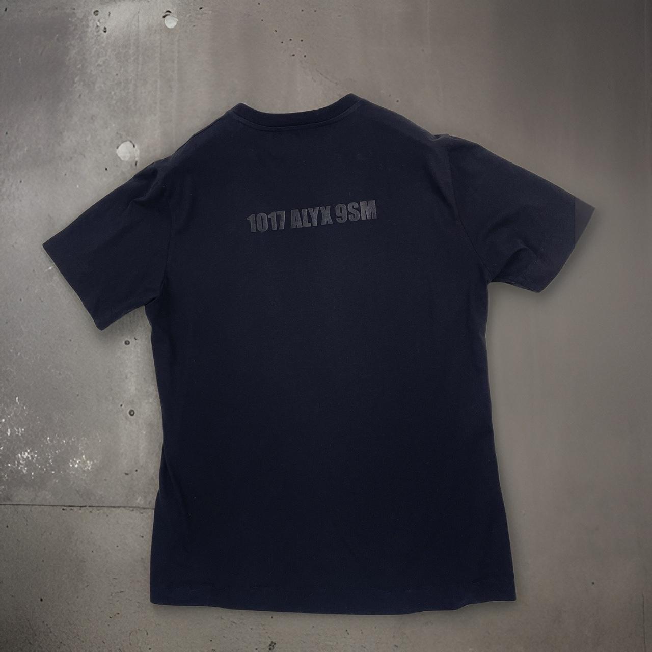 【関税込み】1017 ALYX 9SM ブラック Mirror Tシャツ 1017 ALYX 9SM cotton t-shirt Mirror black color with a print