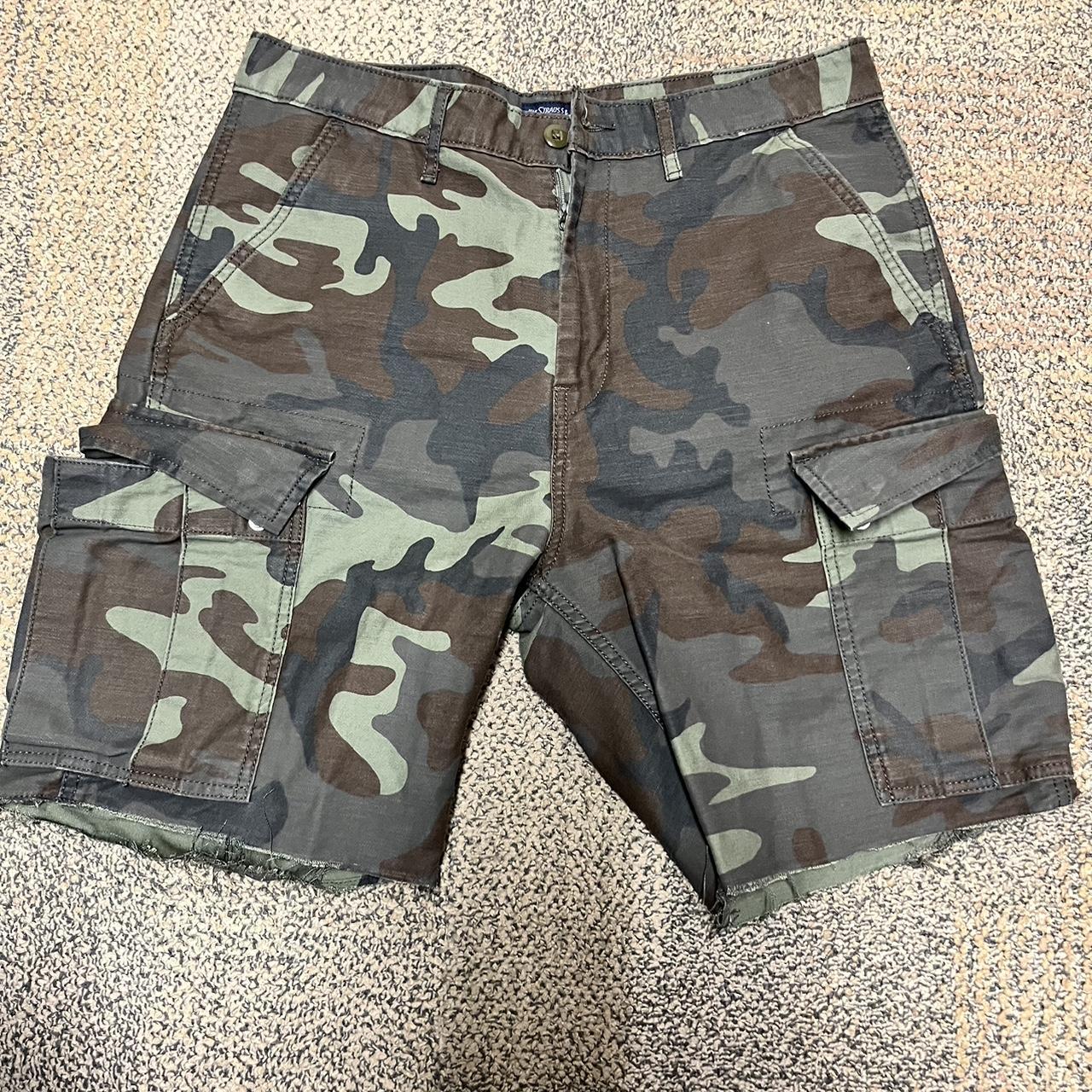 levi’s camo shorts good condition #levis #shorts... - Depop