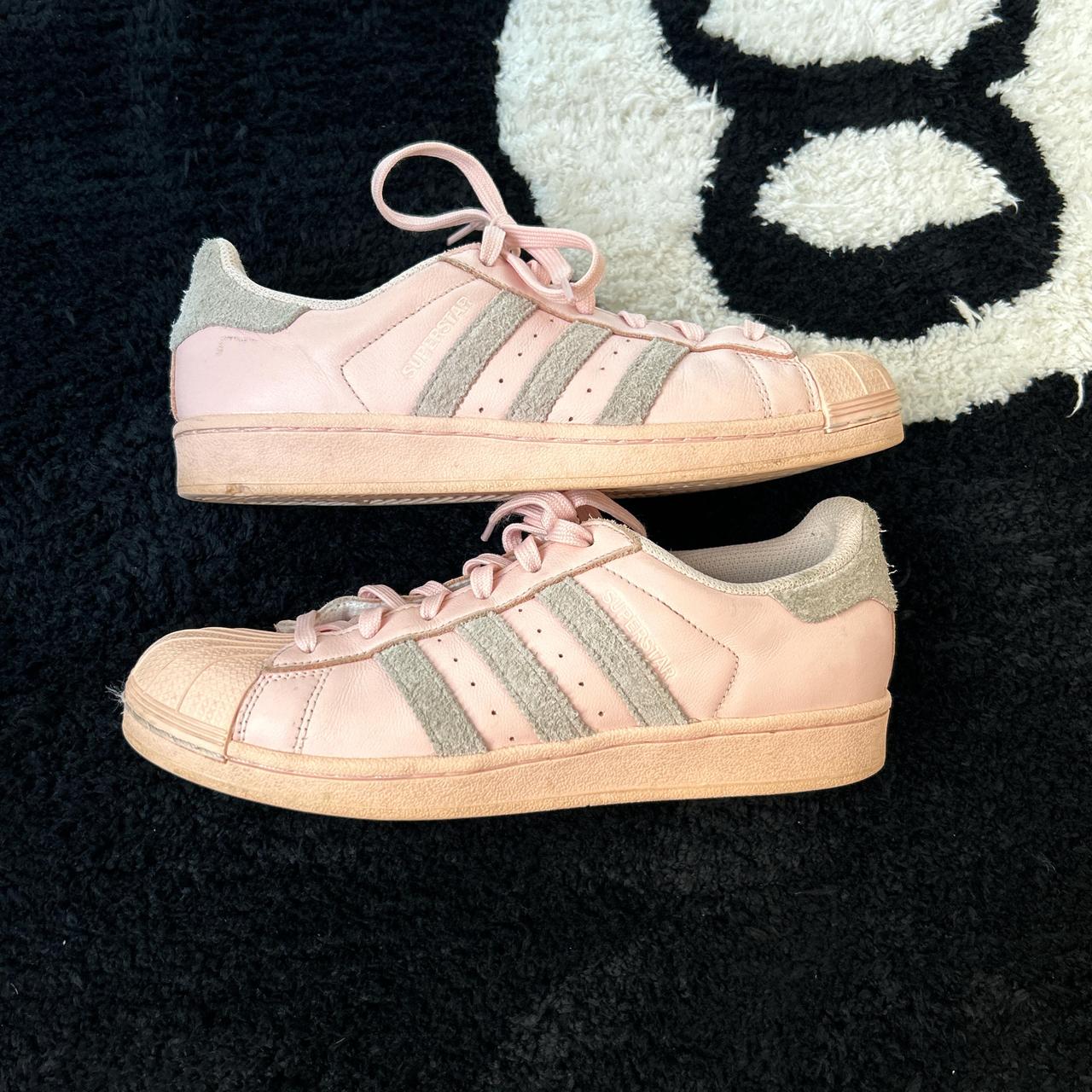 Adidas superstars grey pink best sale