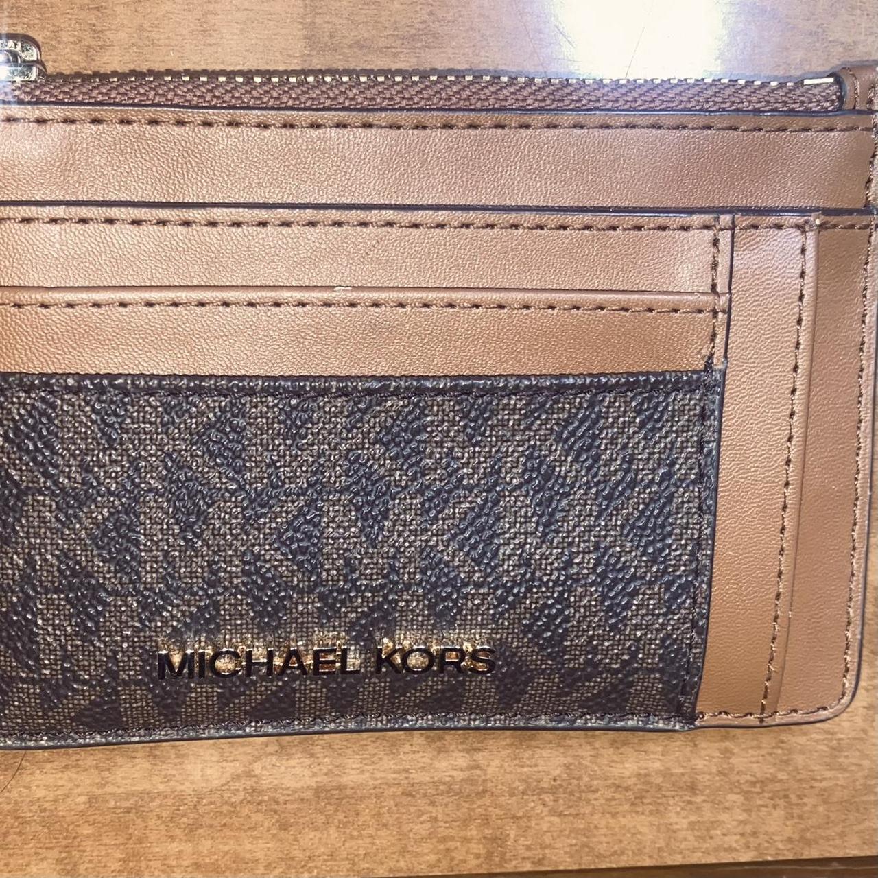 Michael kors 2025 wallet the bay