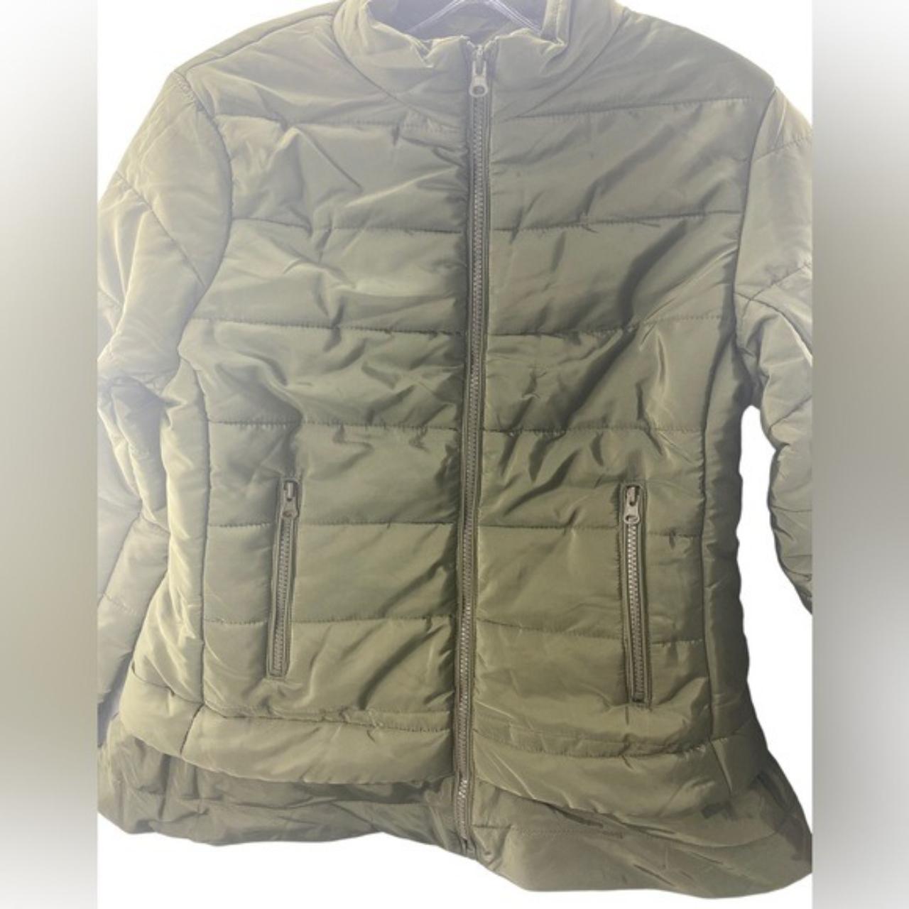 NWT Zeela Women army green light puffy jacket with 2... Depop