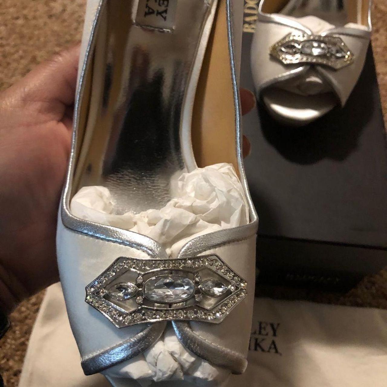 Badgley Mischka Formslag Ivory Satin Pumps good