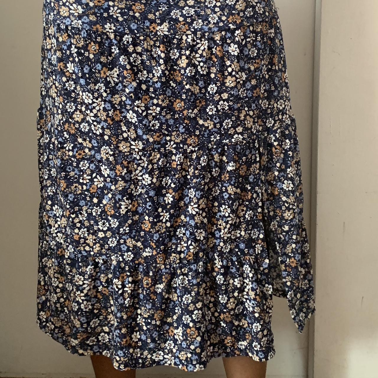 Long Floral Skirt w Quarter Slit: fits... - Depop