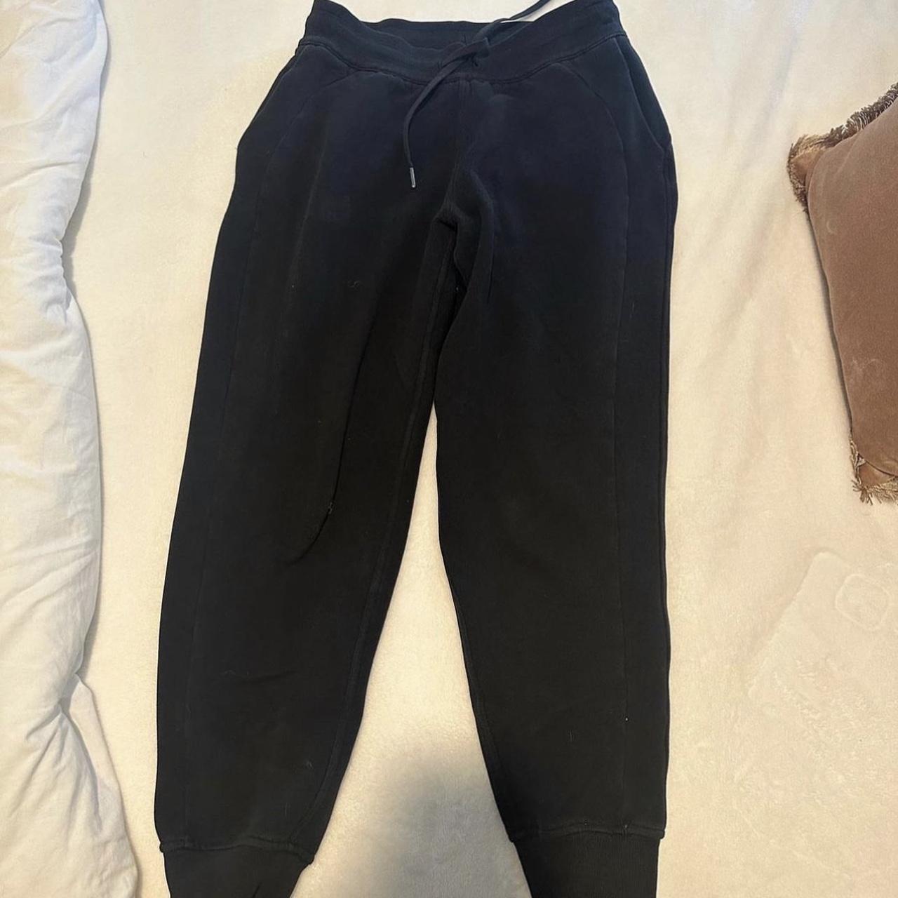 Alo yoga joggers size medium - Depop