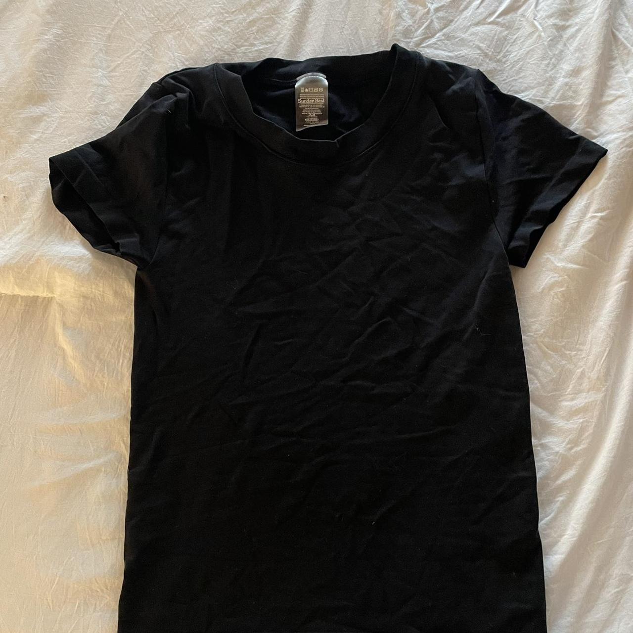 Aritzia Women's T-shirt | Depop