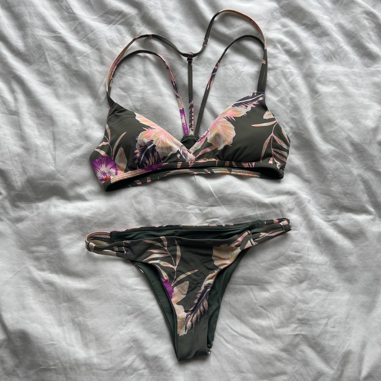 Roxy bikini set Small bottom, large top Top comes... - Depop