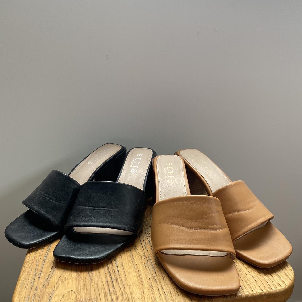 Women's Black and Tan Slides | Depop