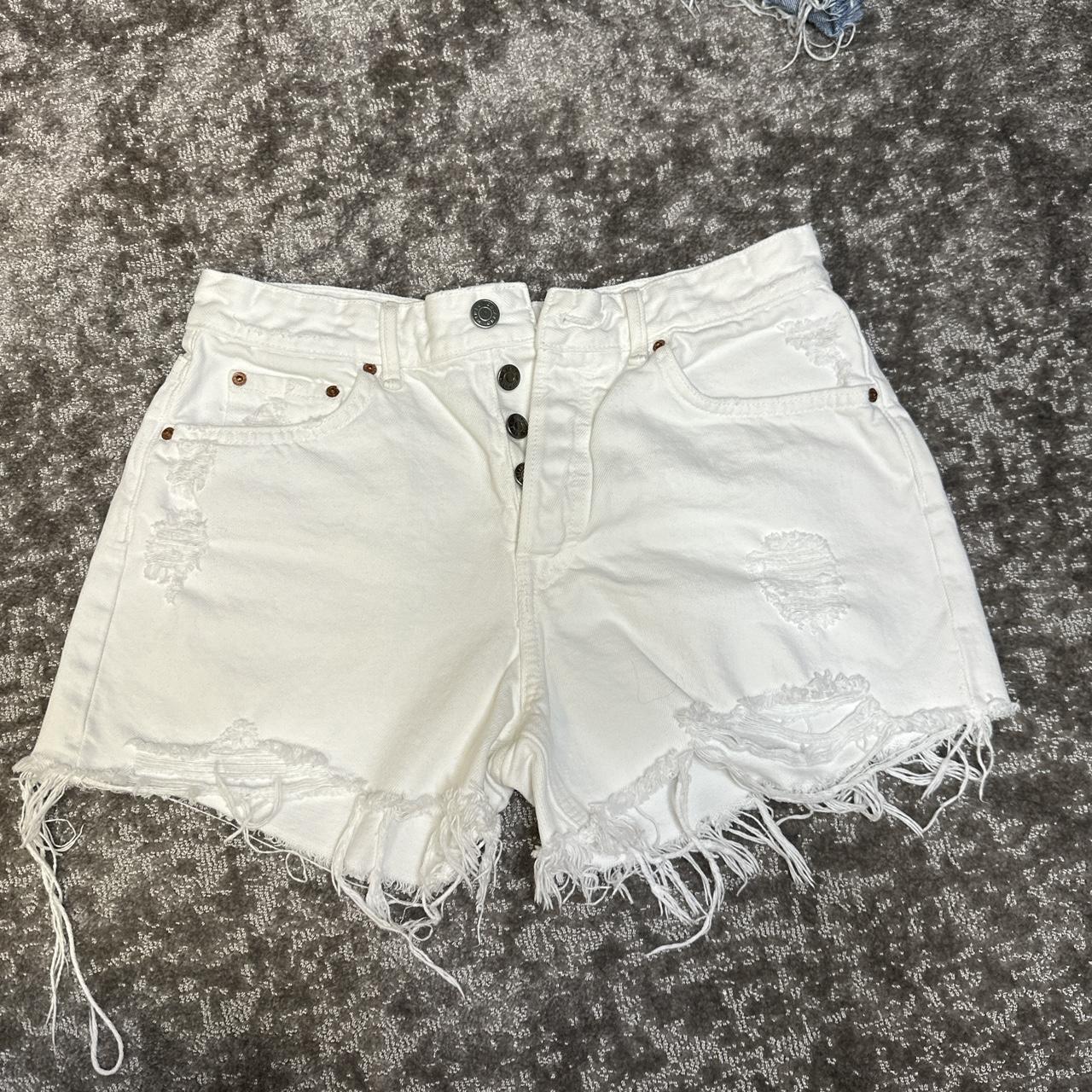 GRLFRND Women's White Shorts | Depop