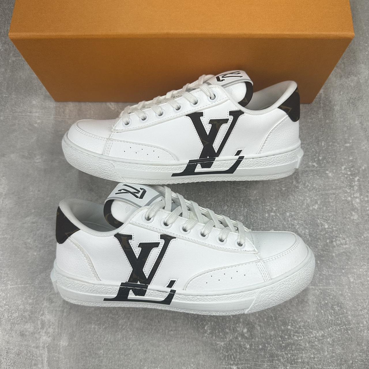 Louis vuitton best sale womens white sneakers