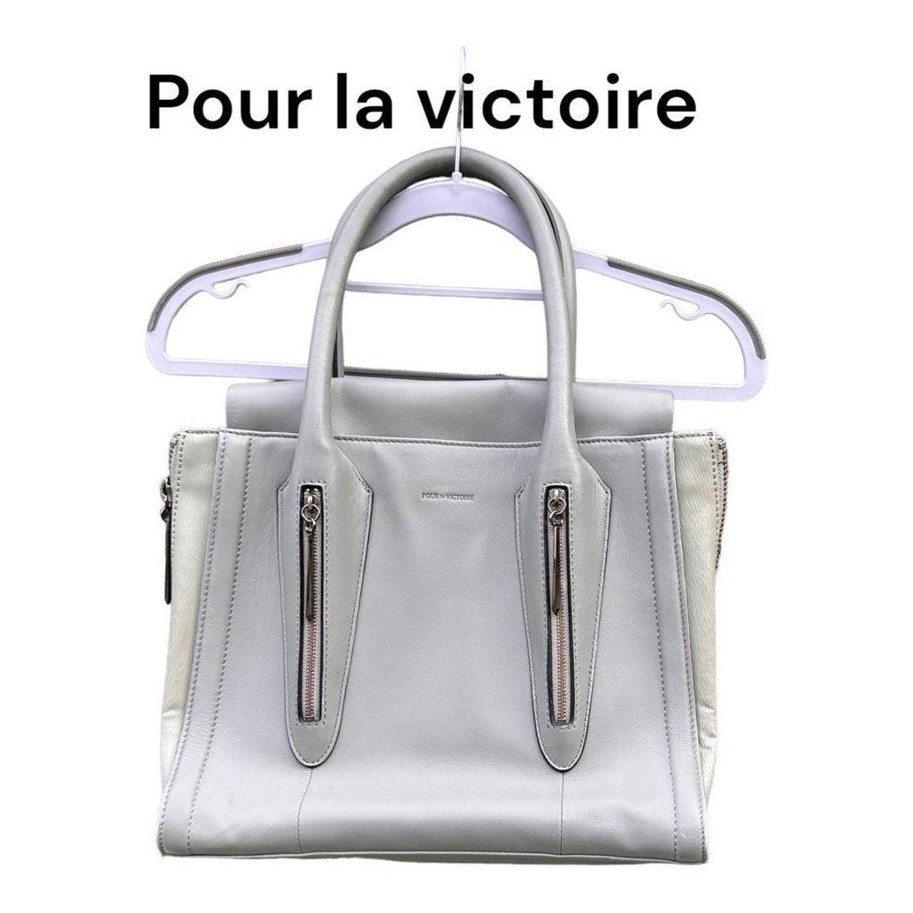 Pour La Victoire, Bags