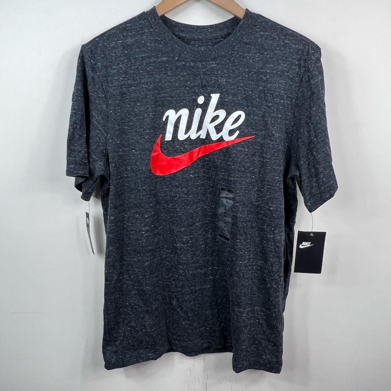 Nike Men's Grey and Red T-shirt | Depop