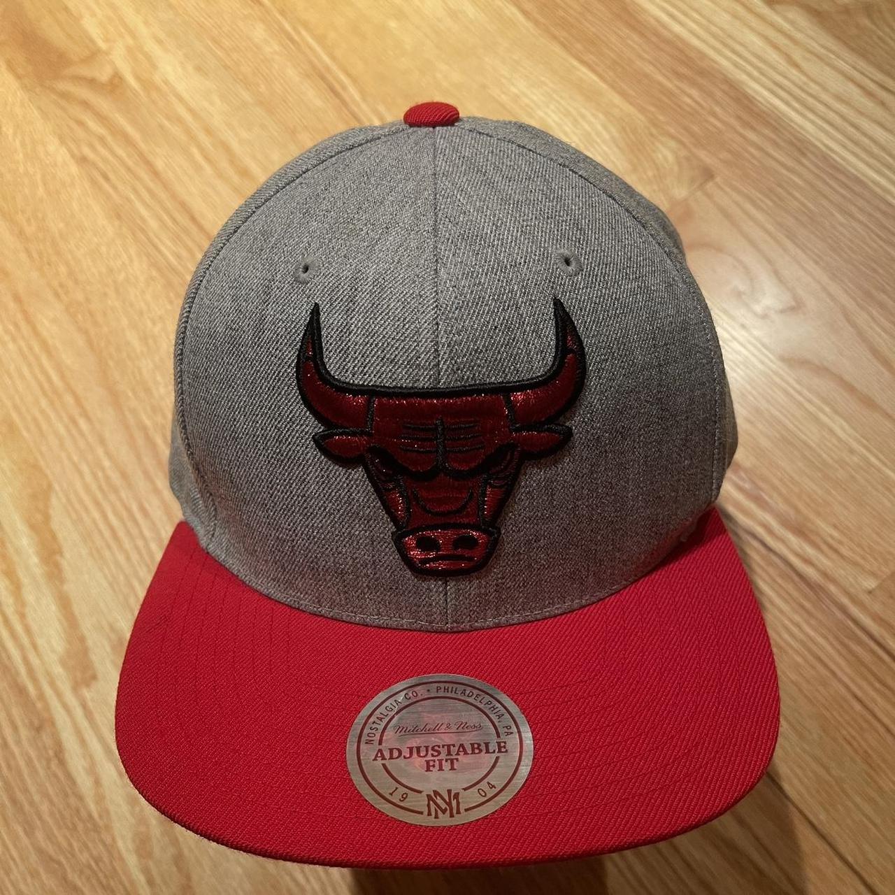 Chicago Bulls mitchell and Ness All Red Snapback Hat Excellent Condition