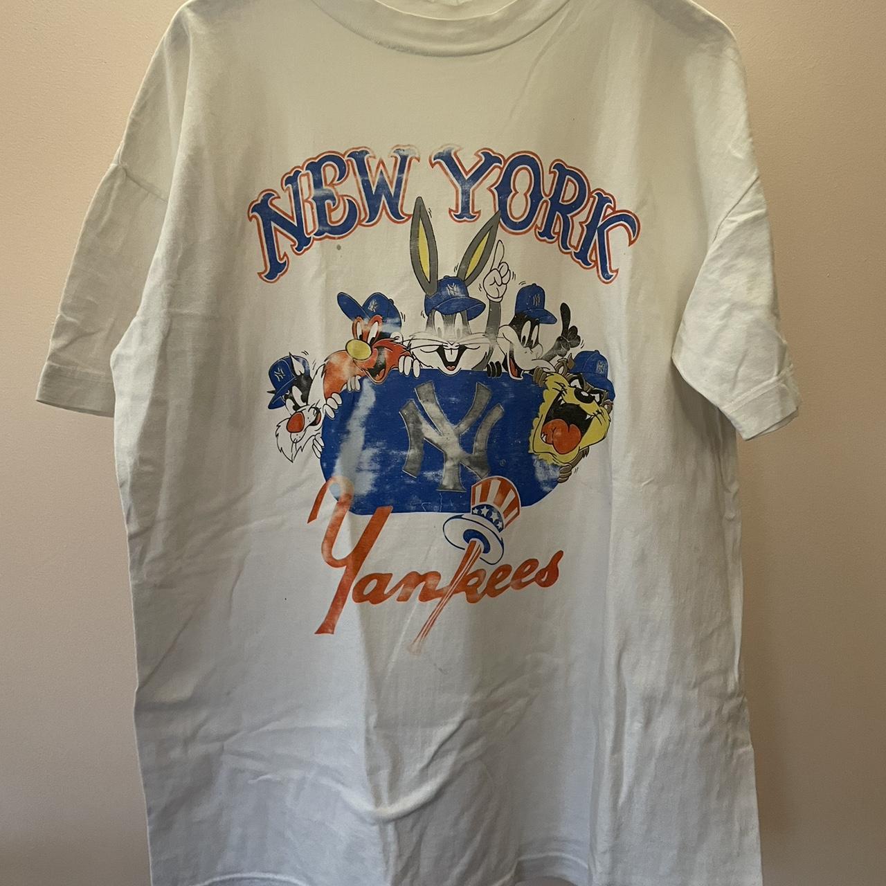 vintage 90s looney tunes X yankees tee shirt, Men's Fashion, Tops