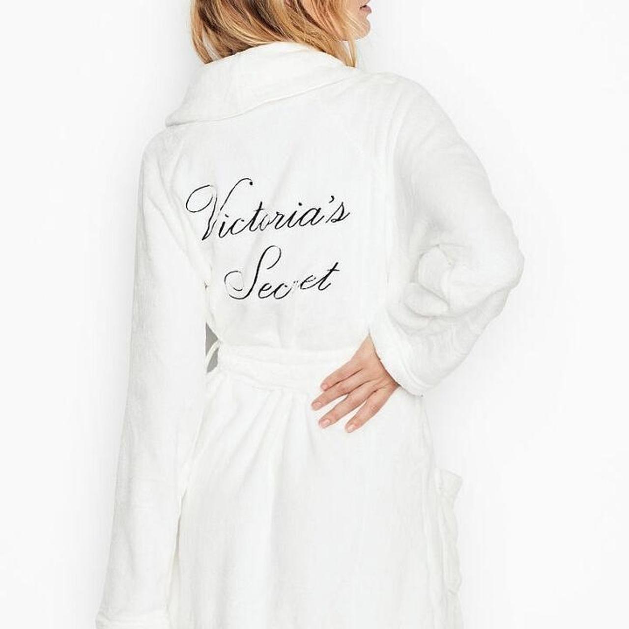 Victoria's Secret Women's Robe Depop