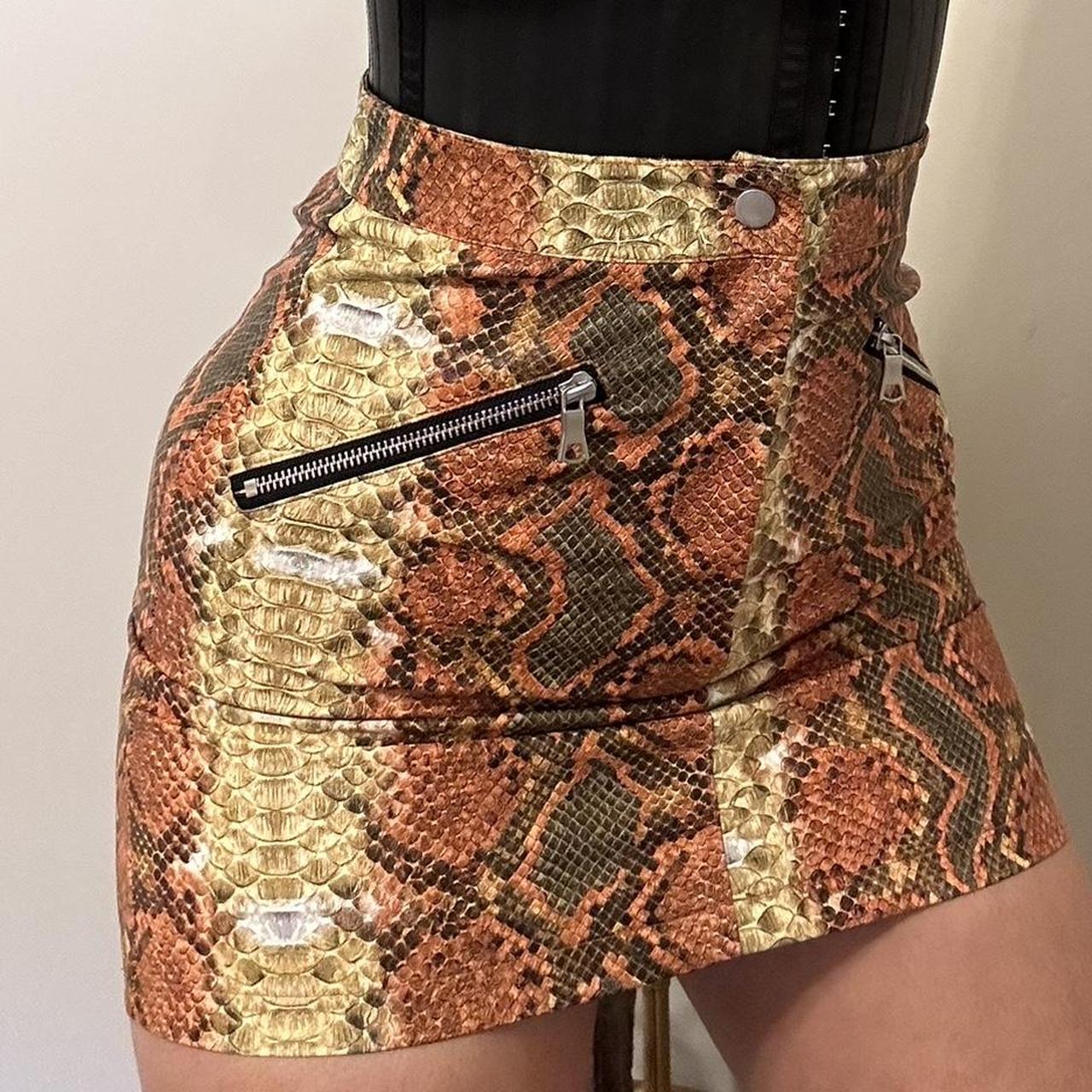 I am gia top snake print skirt