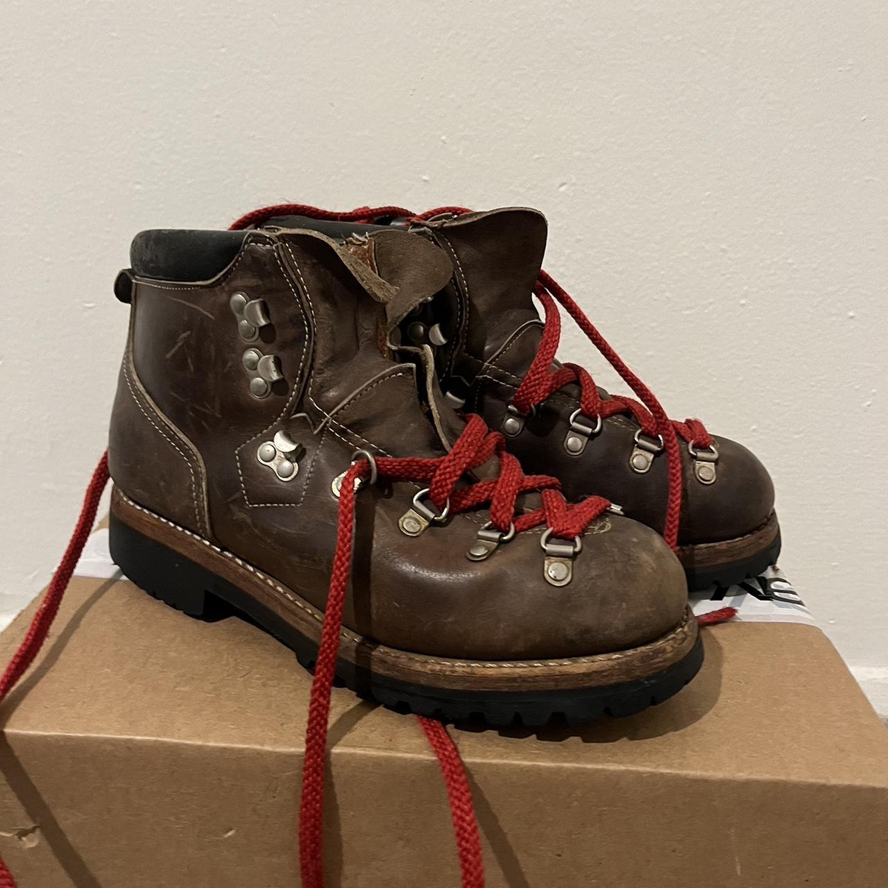 Vintage Hiking boot! Unisex fits a men’s size 9 and... Depop