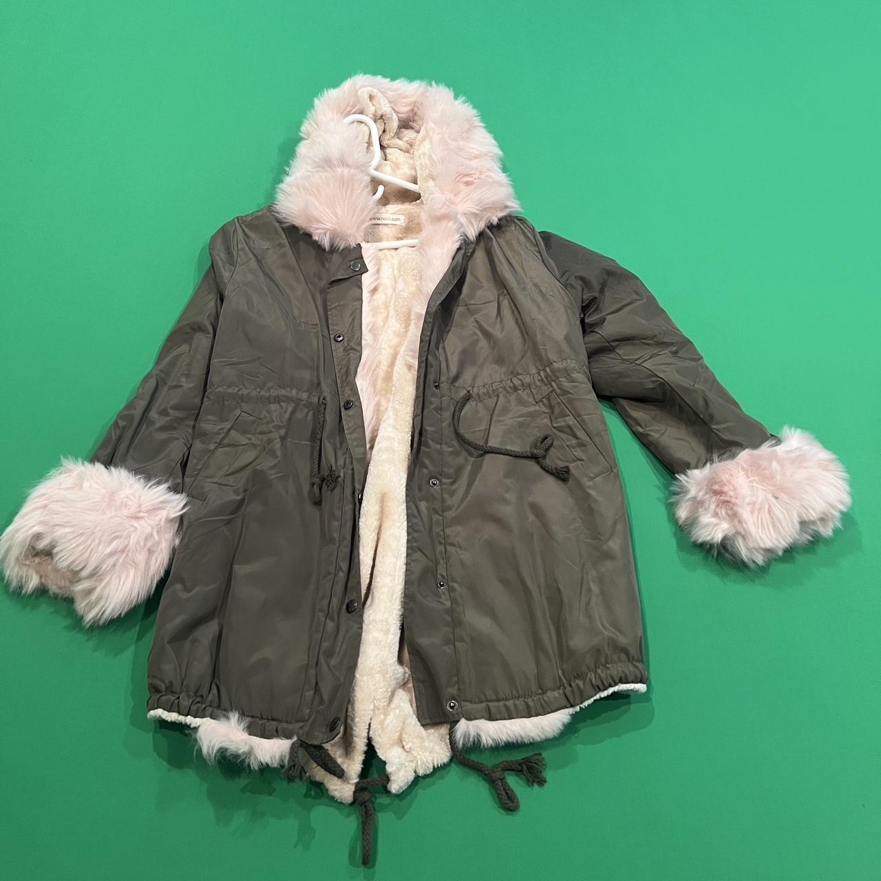 Long army green winter coat xs/s size 04 The coat... Depop