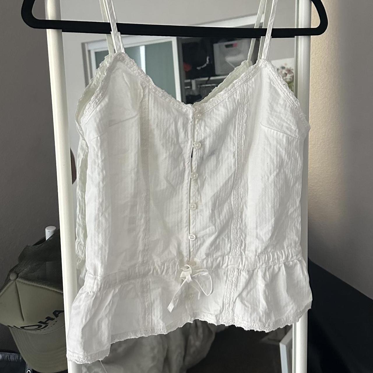 Adorable vintage white lace top, reminds me of the - Depop