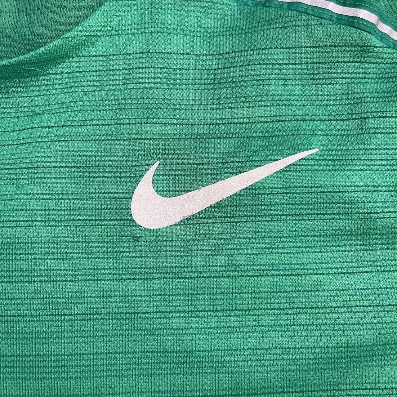 Nike Men's Green T-shirt | Depop