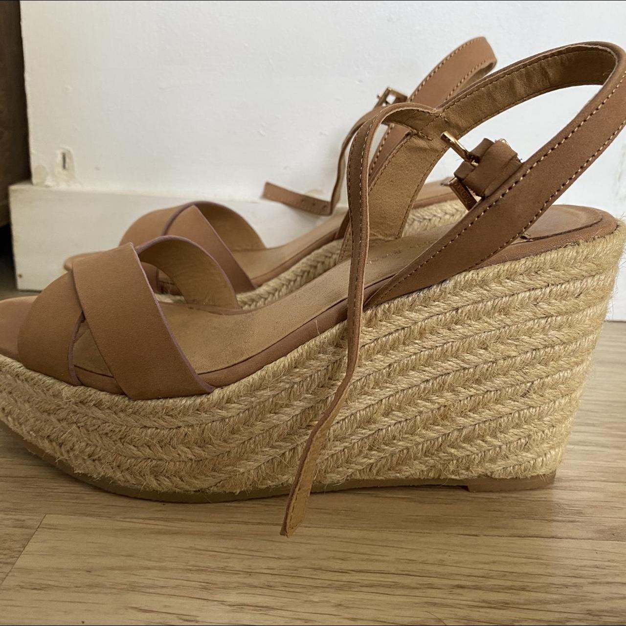 Tony Bianco Tan wedges woven size 7 /38 Only worn... - Depop