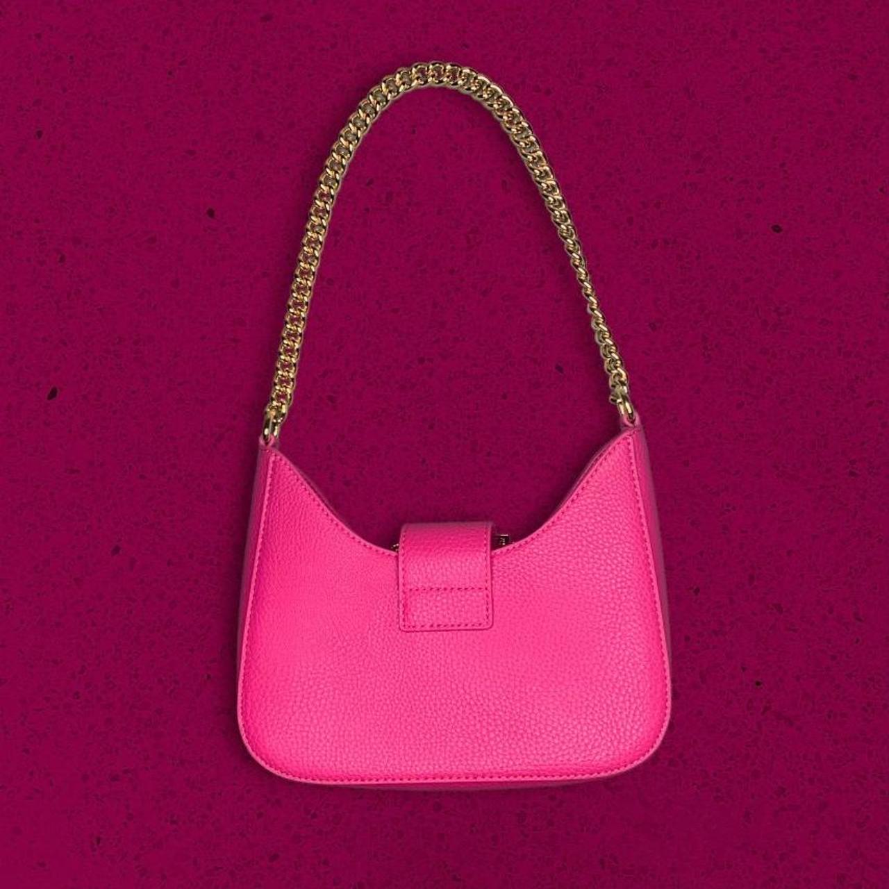 Grained fauxleather shoulder bag in pink. • Curb... Depop