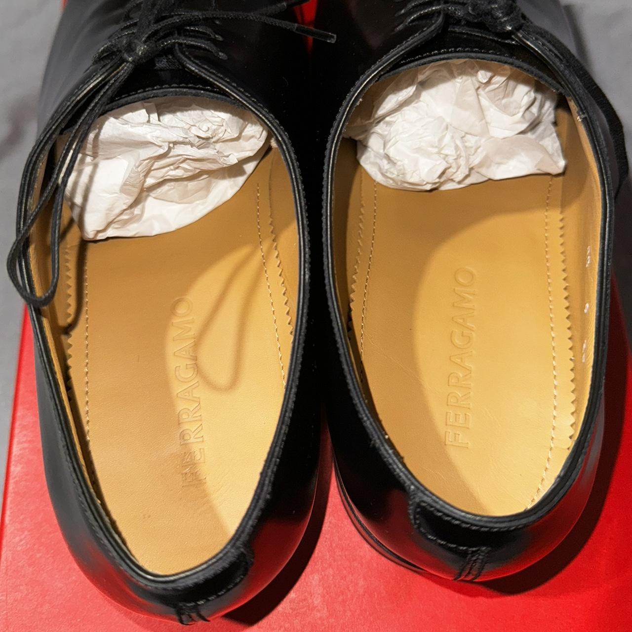 [Salvatore Ferragamo] オープントゥスライド Flat slide with Gancini ornament - Women | Ferragamo