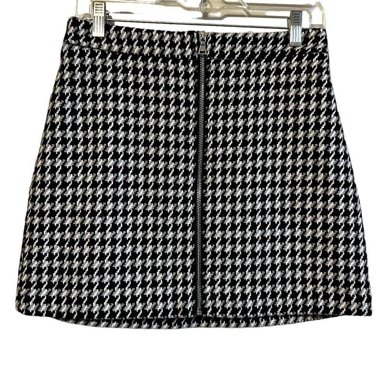 EXPRESS Black/White Houndstooth Zip Front Mini Skirt... - Depop
