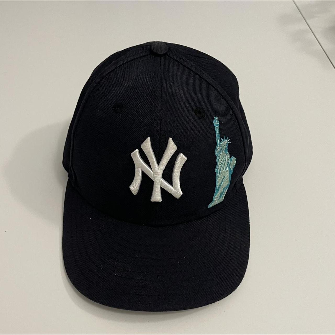 New York Yankees Hat Size7 5/8 Big Apple Statue Of... - Depop