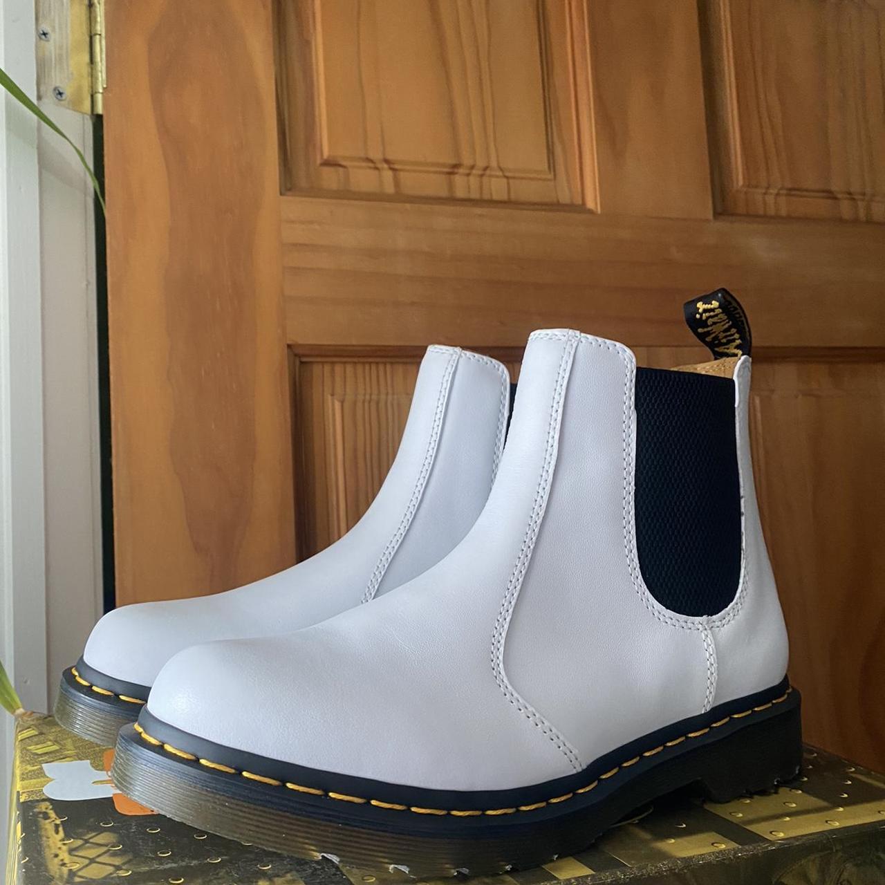 2976 yellow stitch smooth best sale leather chelsea boots white