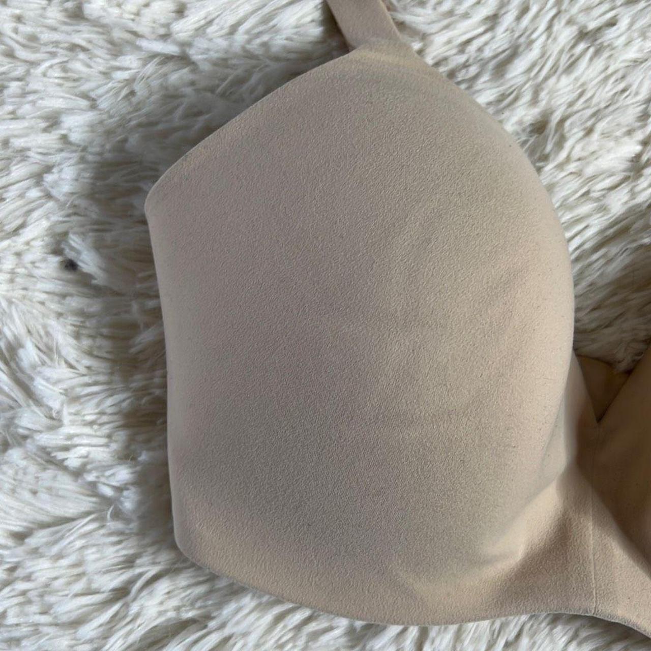 Gently used in good shape Lightly padded Size 32DD - Depop