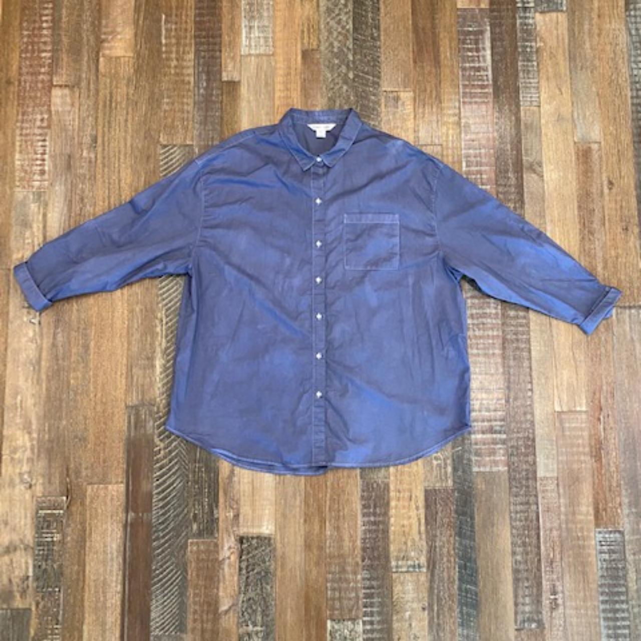 Old Navy Women's The Boyfriend Shirt Button Up Blue... - Depop