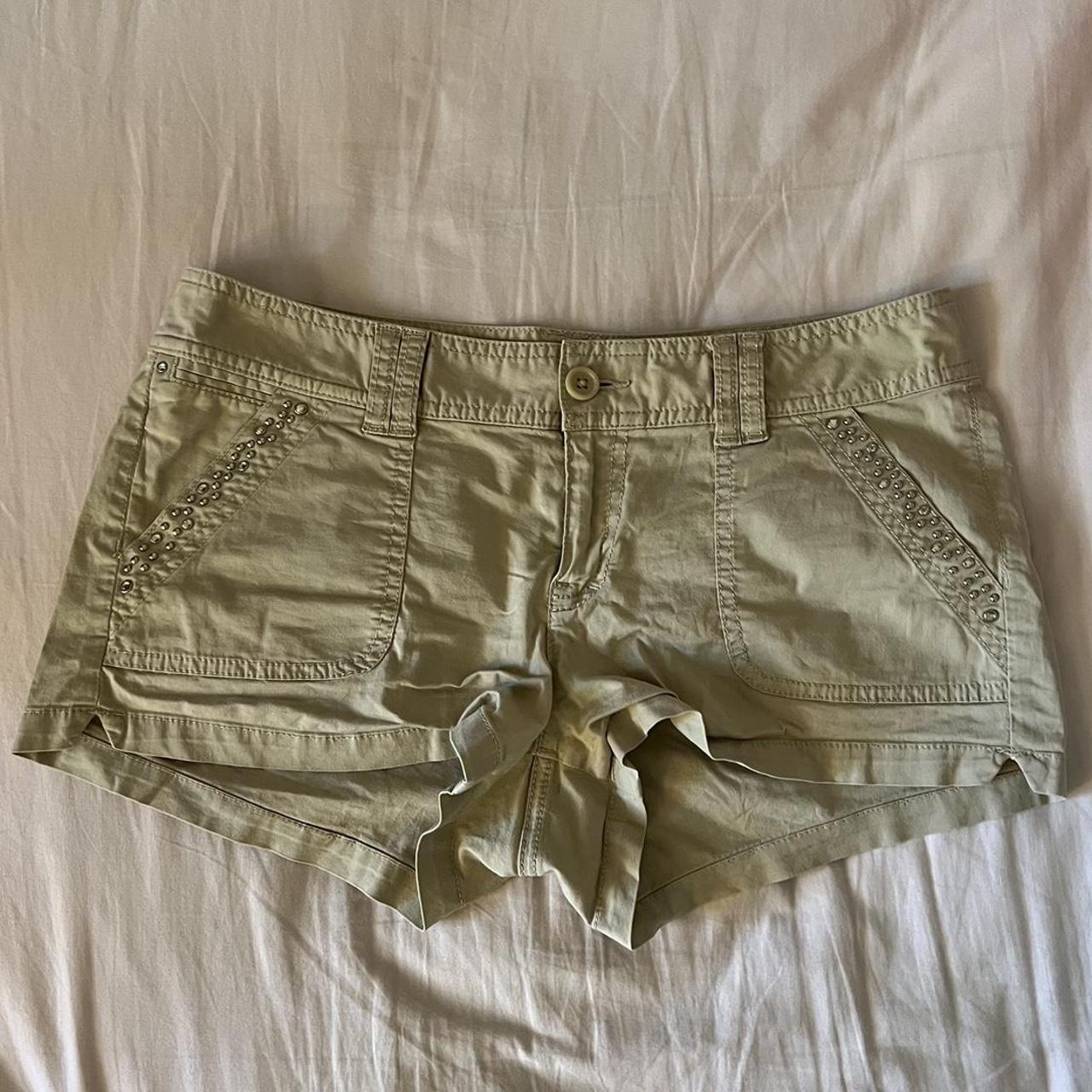 Express Women's Khaki Shorts Depop