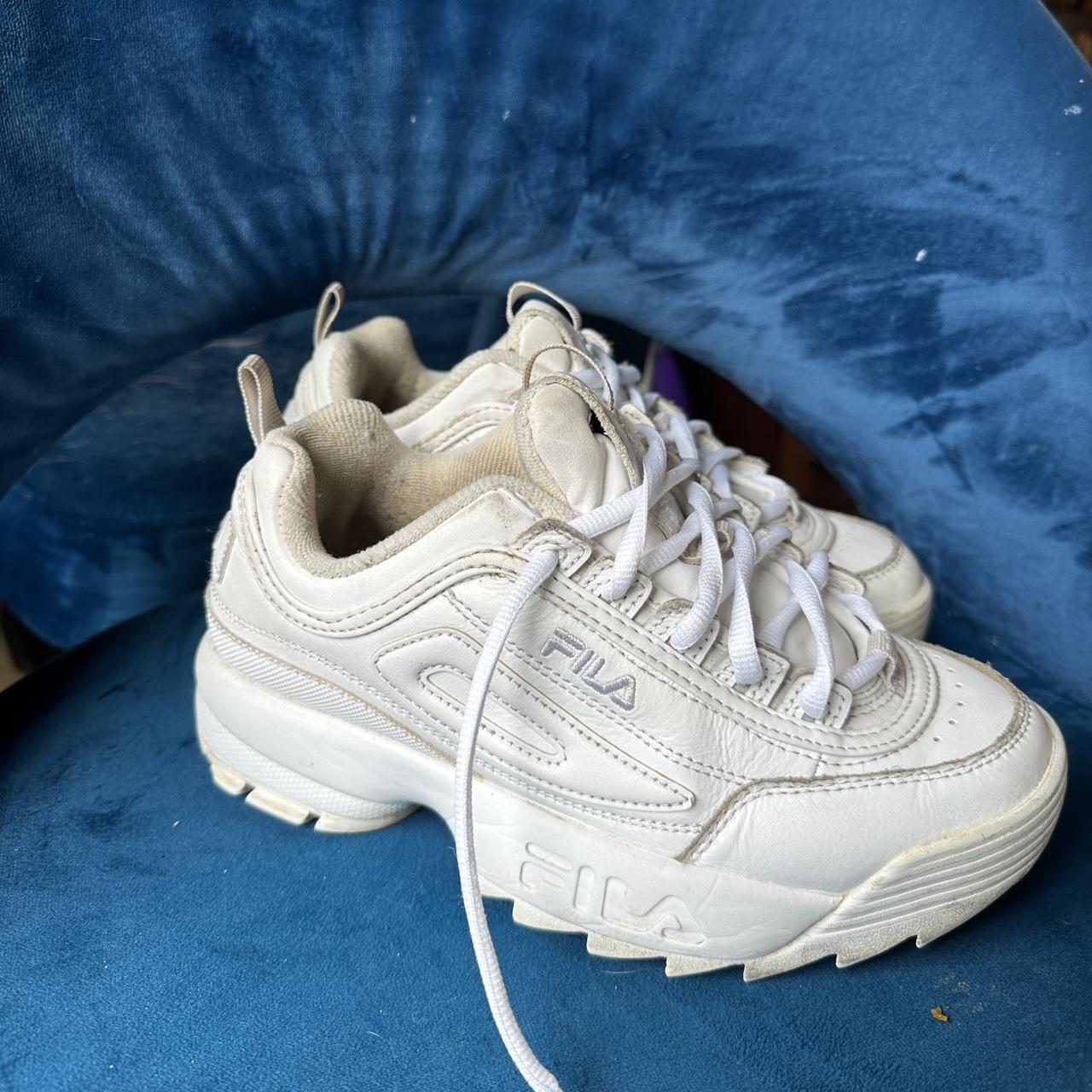 white fila sneakers for women