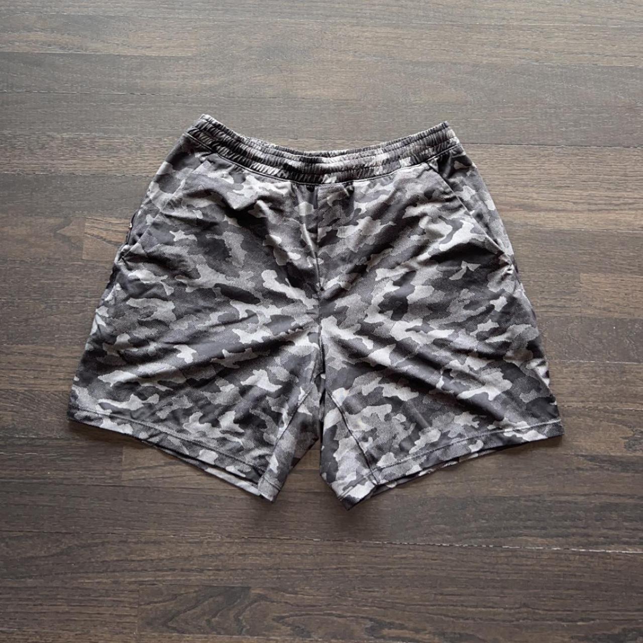 Mens grey black Camouflage Lululemon athletic orders shorts