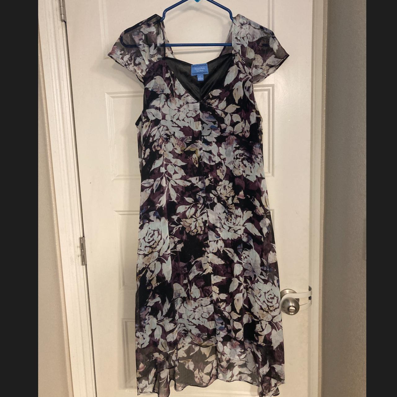 Vera Wang Simply Vera Floral Dress Size Large - Cute... - Depop