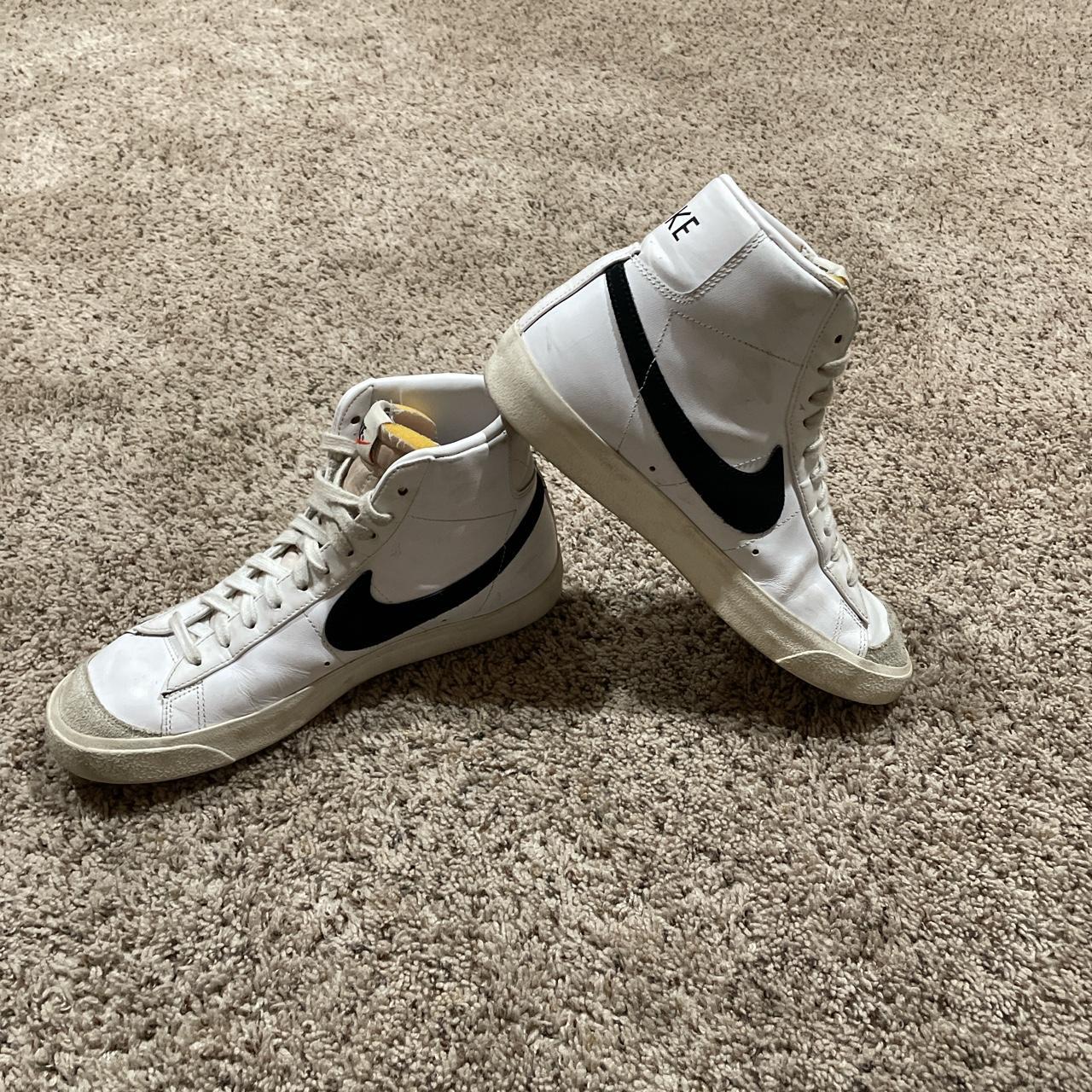 Nike Men's White and Black Trainers (3)