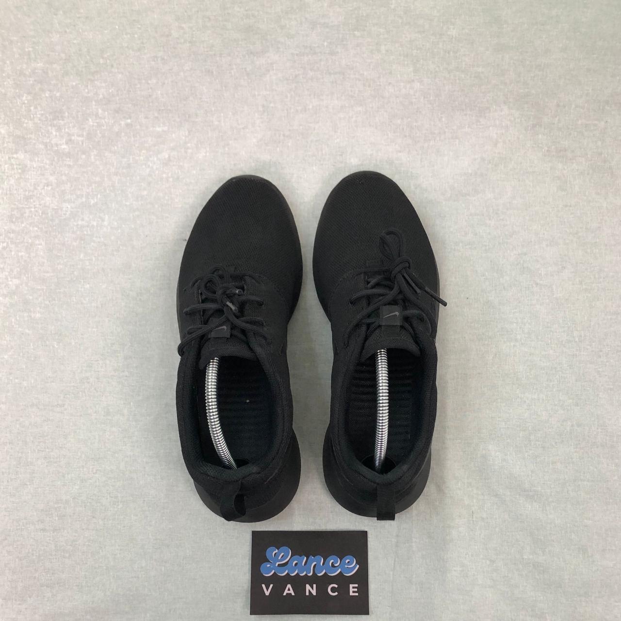 Nike Women's Black Trainers | Depop