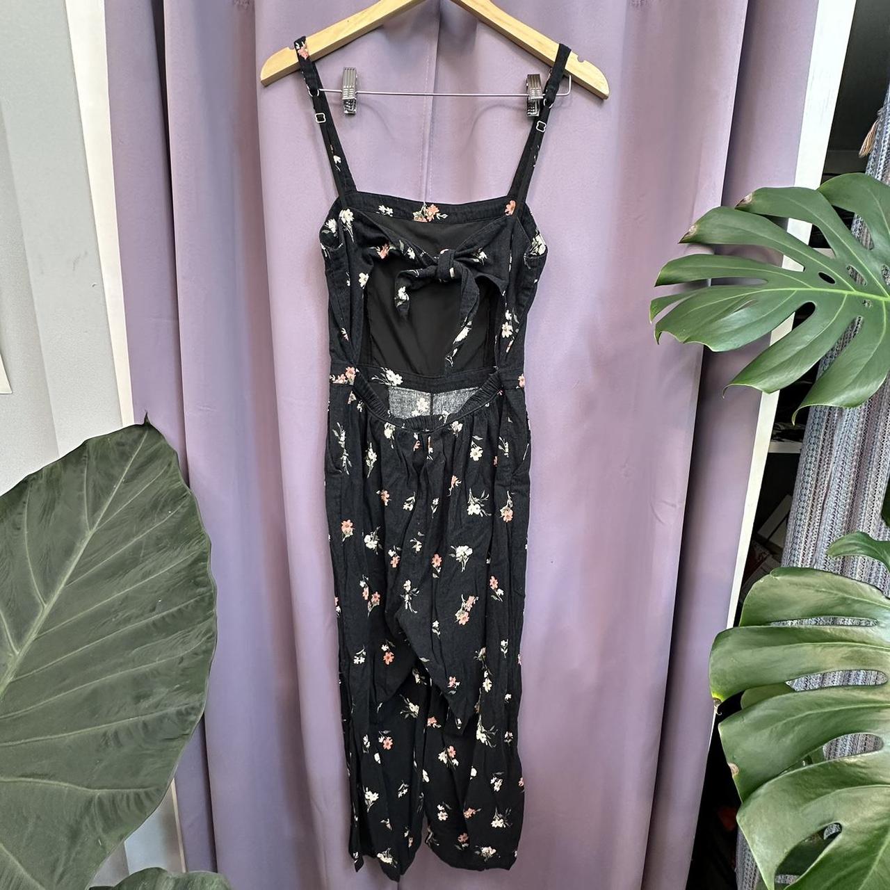 Hollister hotsell black jumpsuit