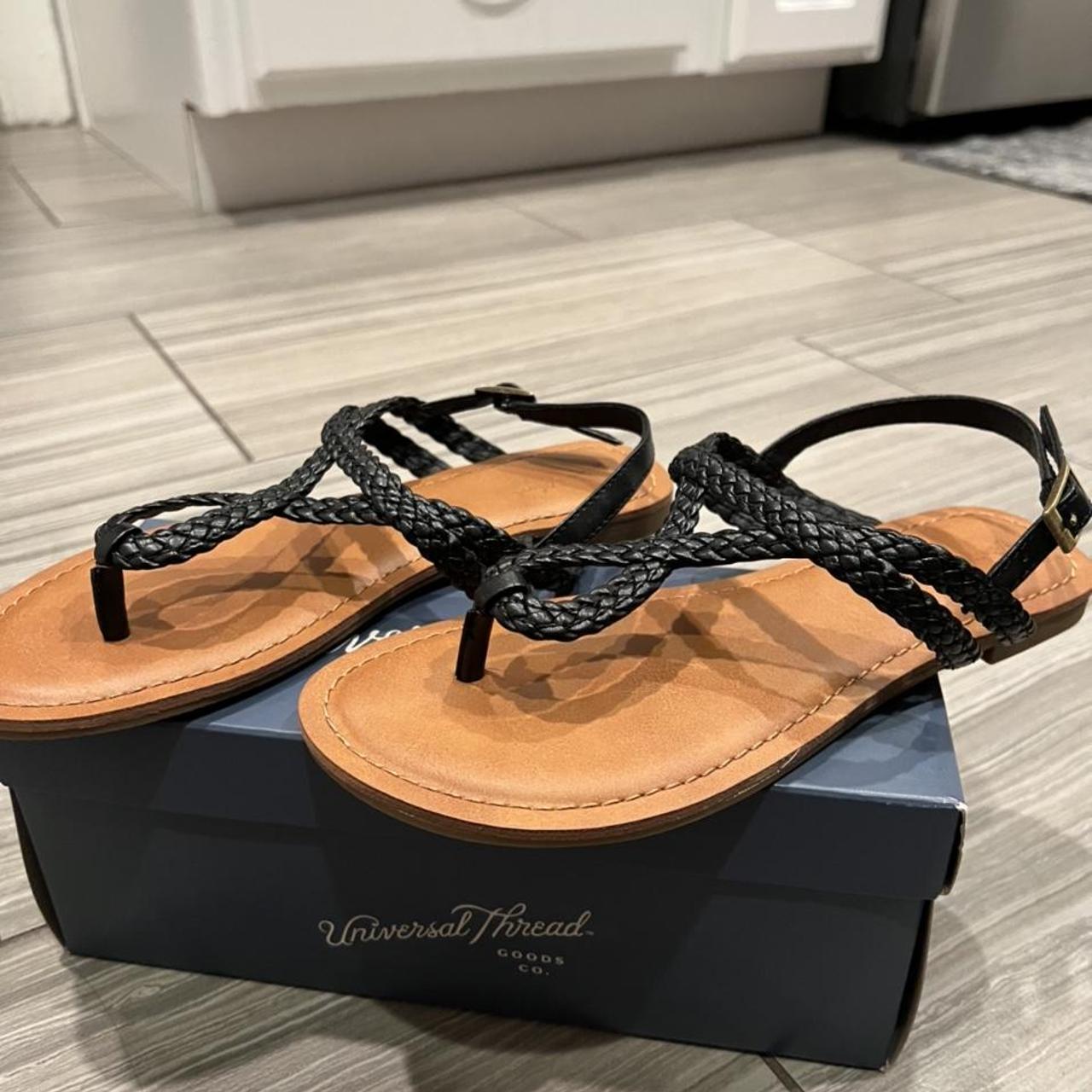 Universal thread sale sandals black