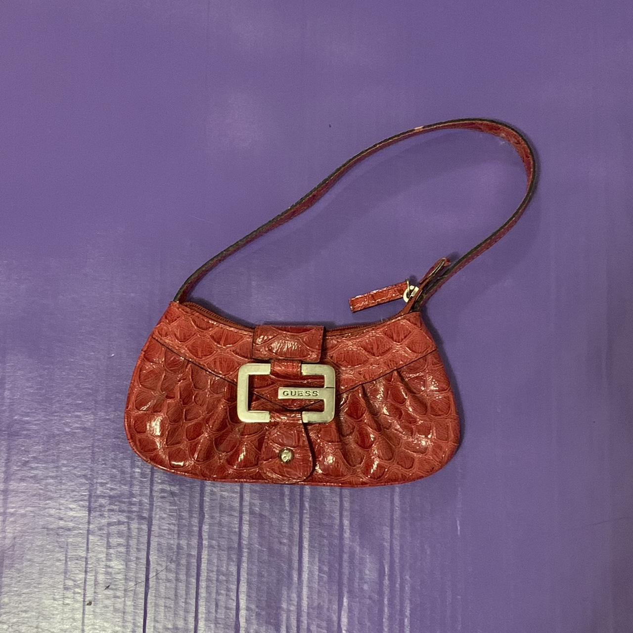 THE ICONIC GUESS VINTAGE BAGS ARE BACK - Numéro Netherlands
