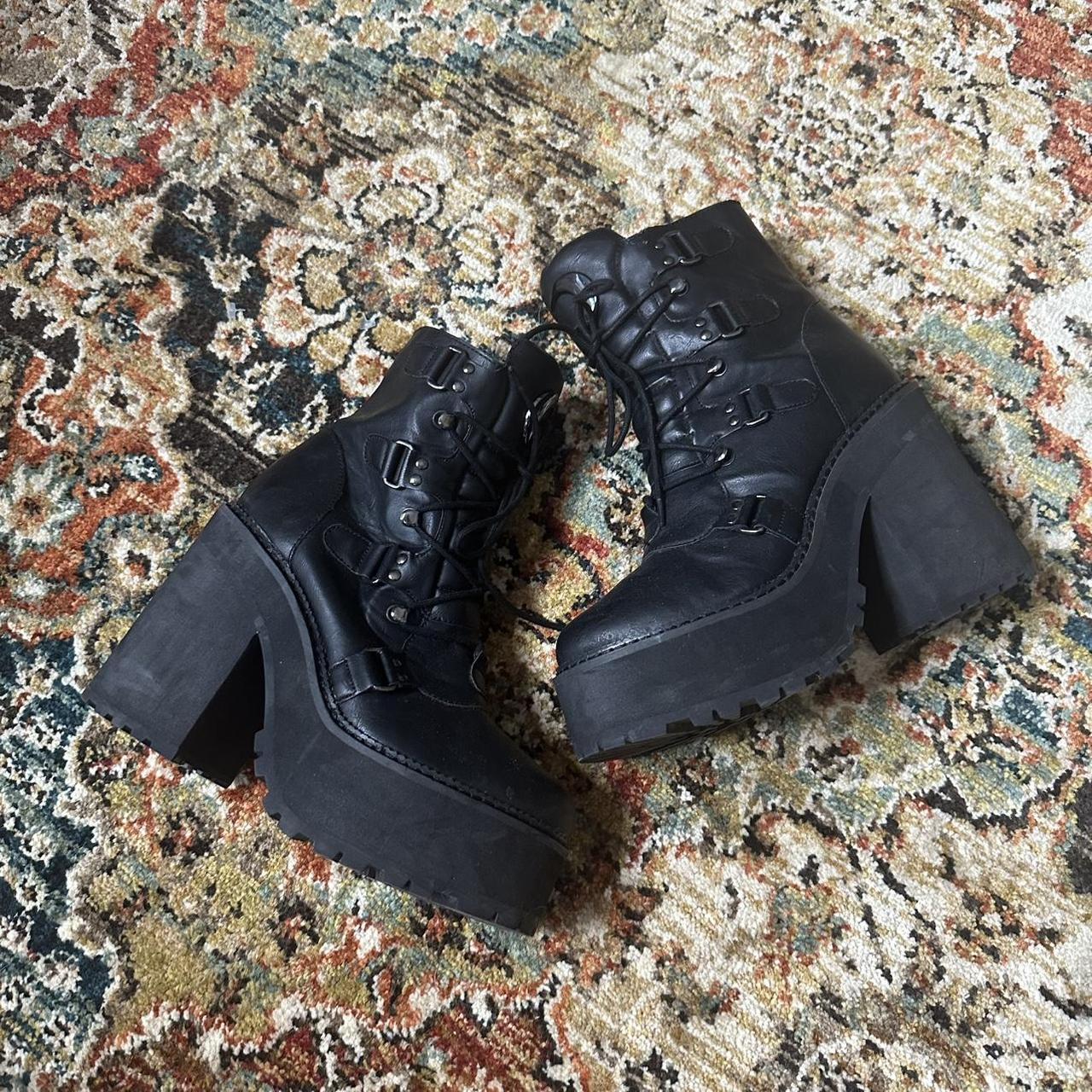 item listed by underthecapricornsun