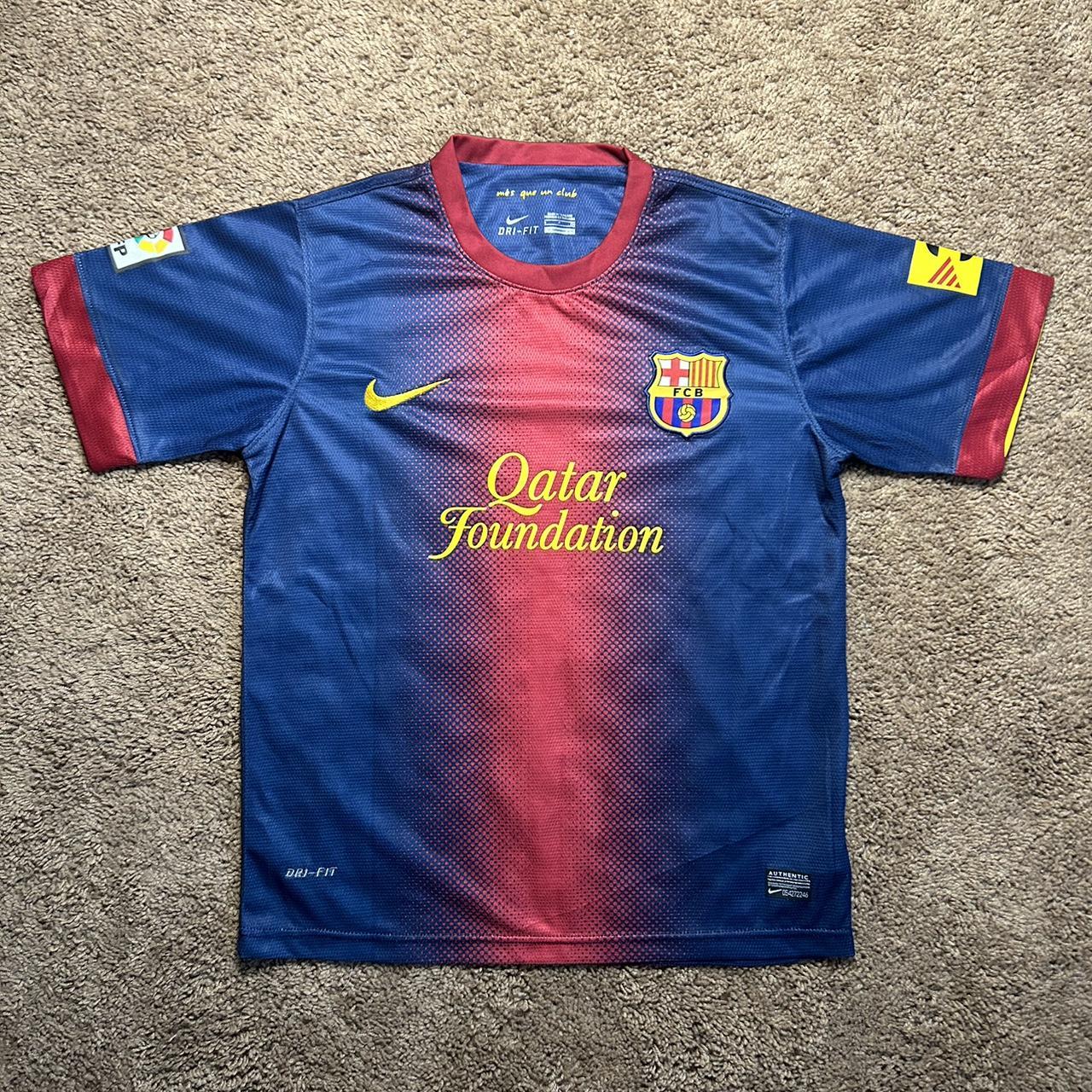 Barcelona Soccer Jersey Messi women's small - Depop