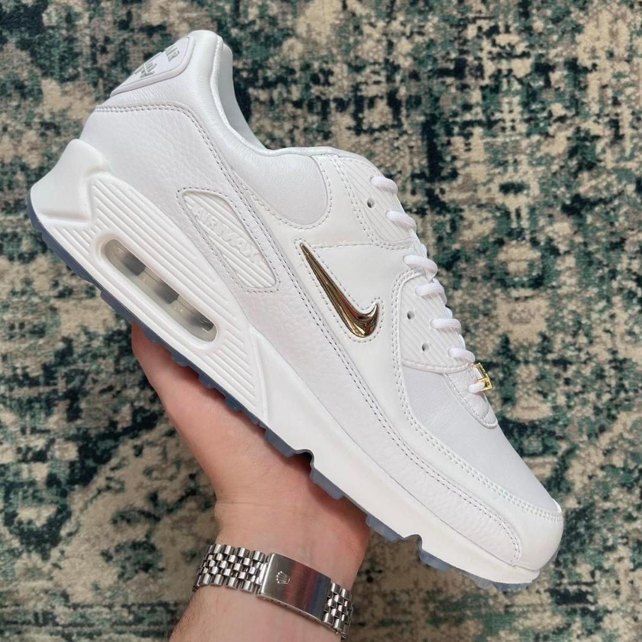 air max 90 with bracelet