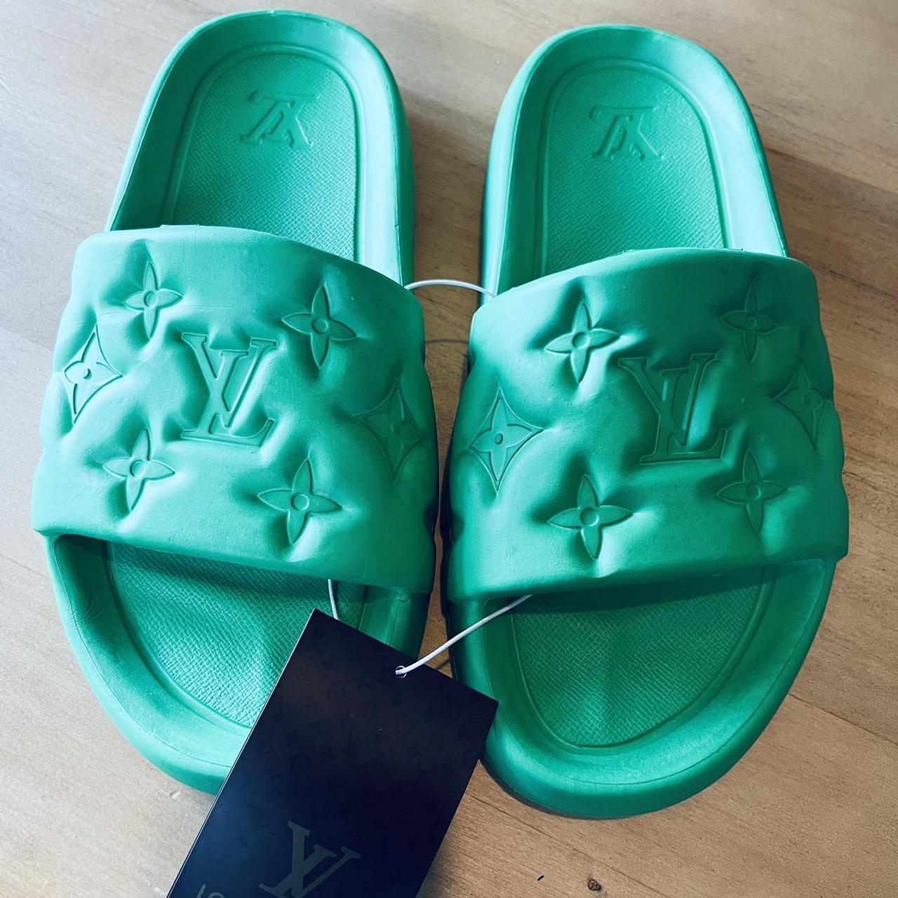 mens green nike slides