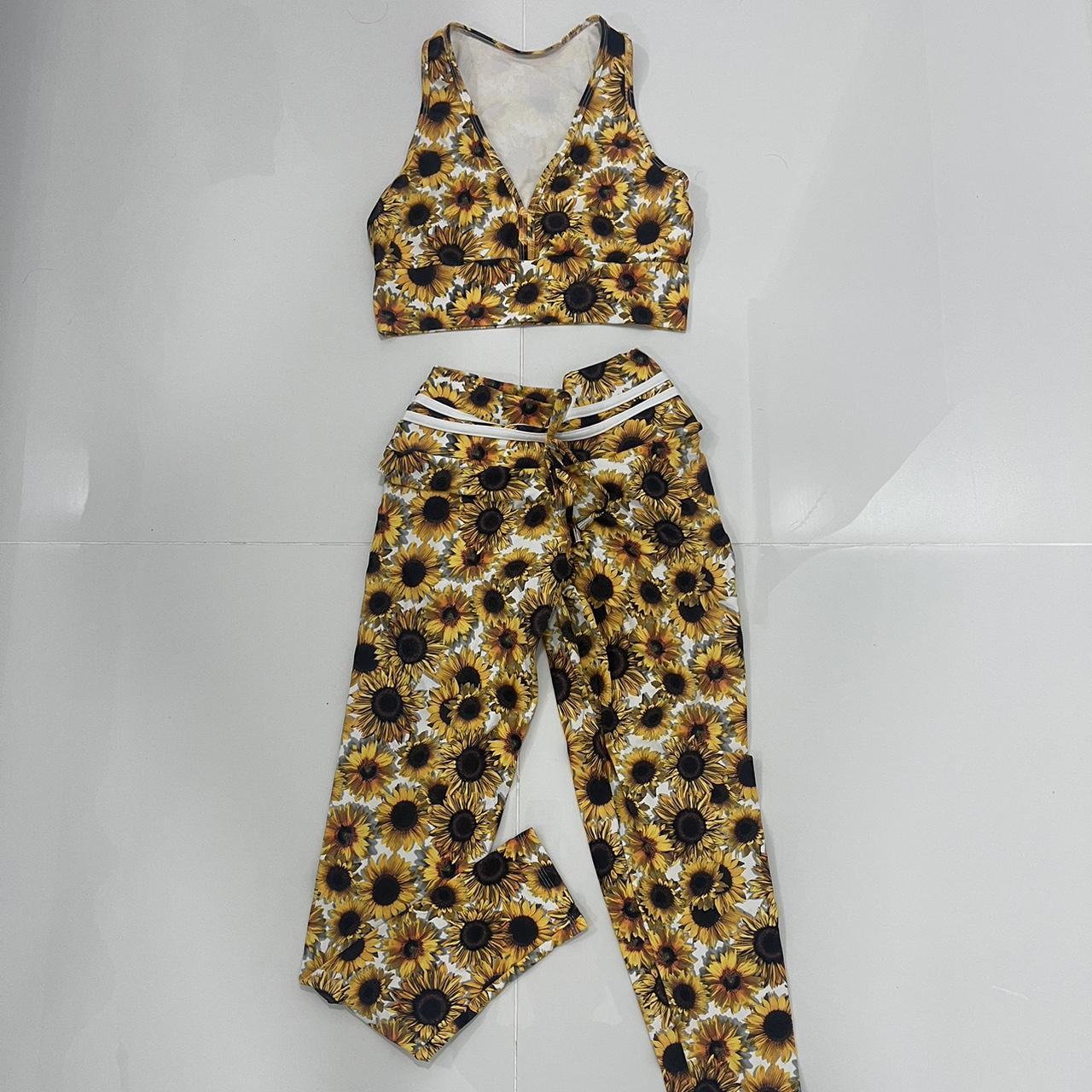 Sunflower print workout legging set Accepting - Depop