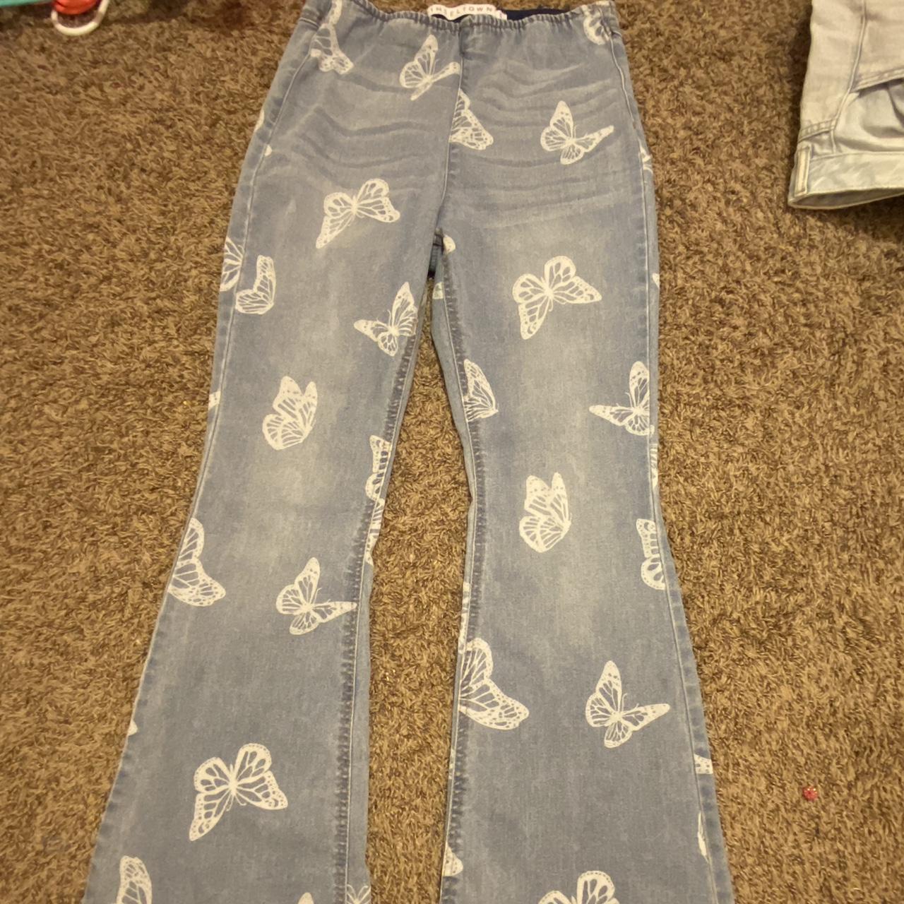 tinseltown butterfly flair jeans! has a stretchy... Depop